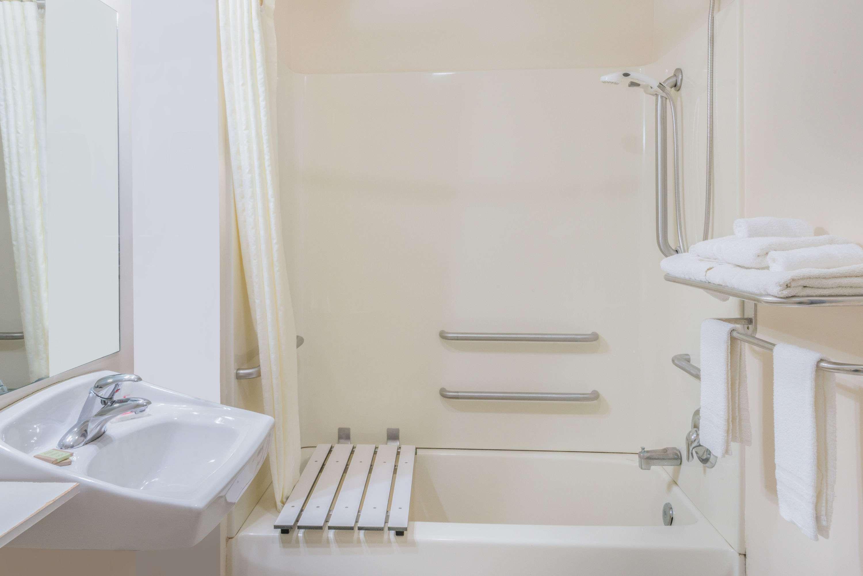 Super 8 By Wyndham Salina Hotel Luaran gambar