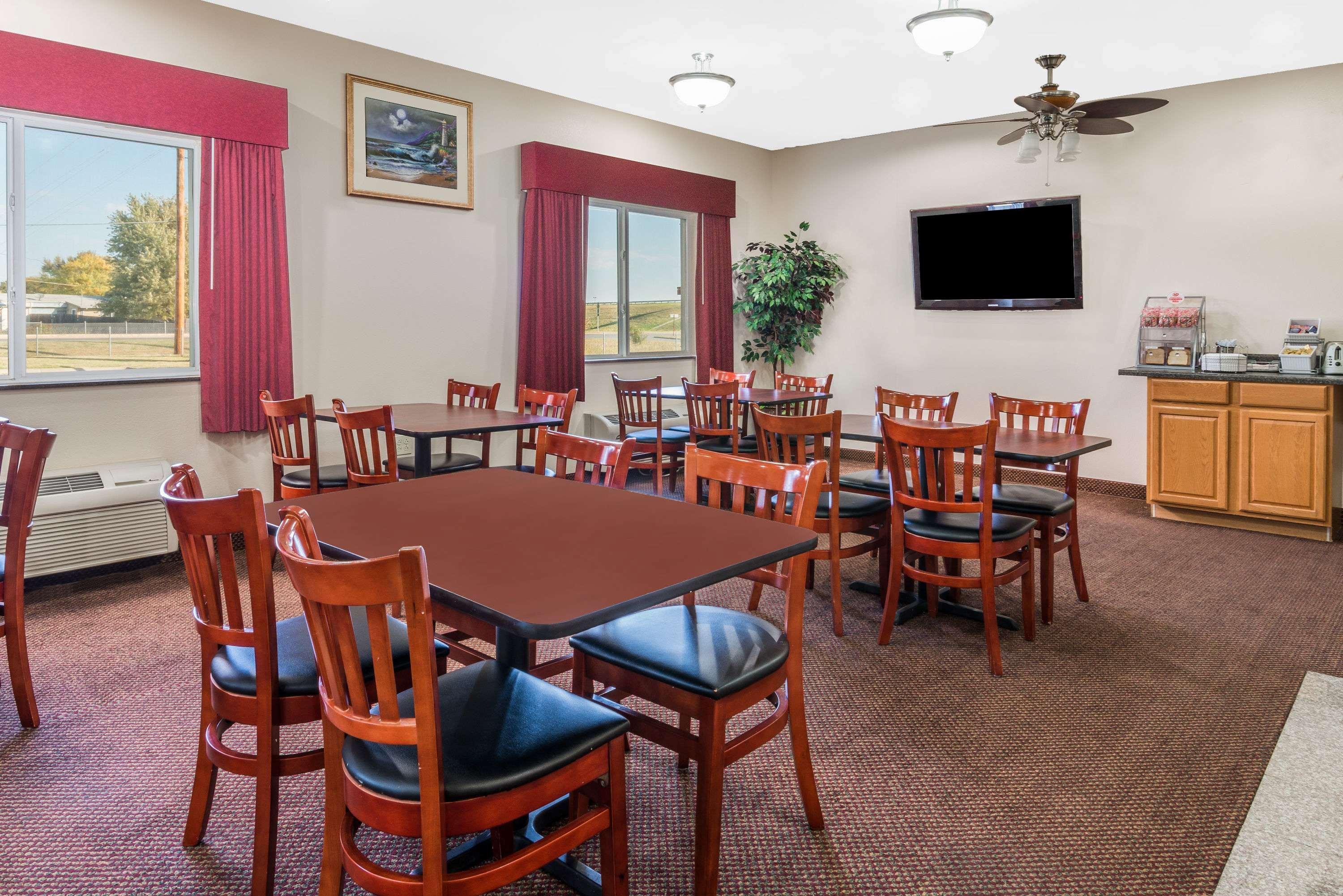 Super 8 By Wyndham Salina Hotel Luaran gambar